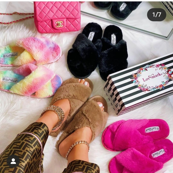 Fluffy criss cross tan Slides - Picture 6 of 7